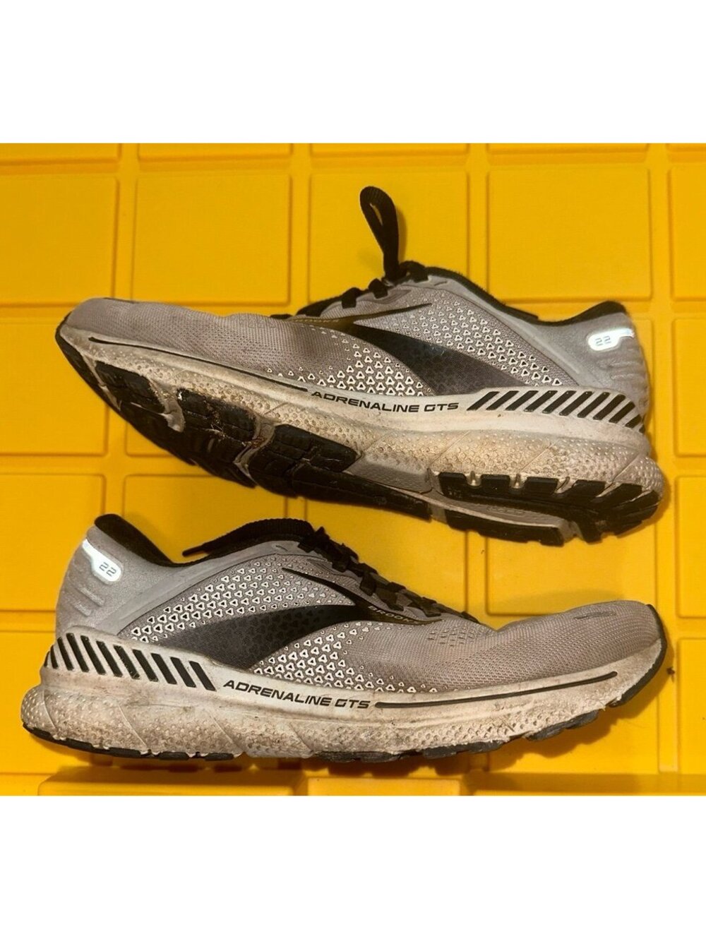 Brooks adrenaline gts 22 shoes 7.5 wide 2E